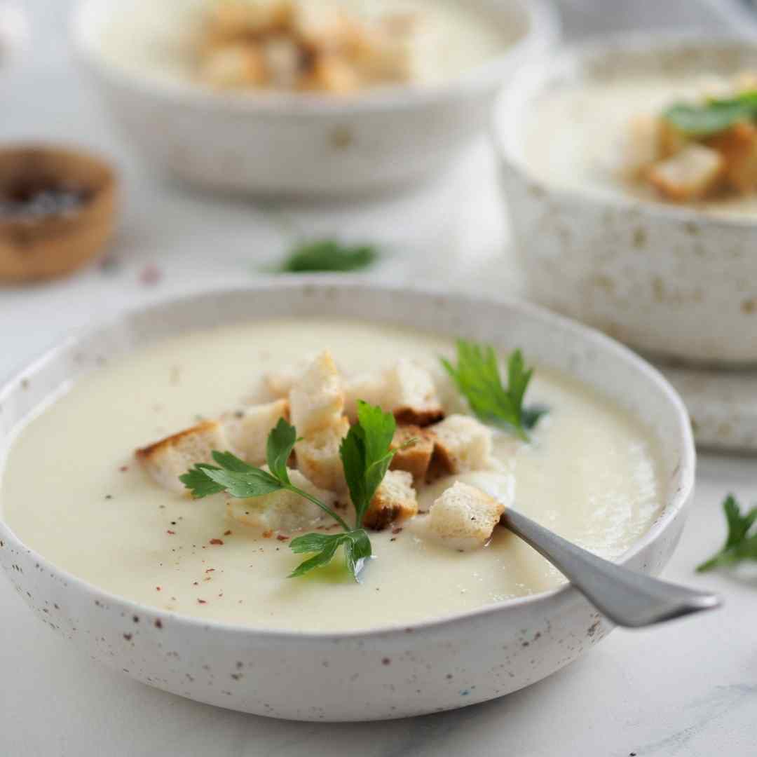 Slow Cooker Tuscan White Bean And Rosemary Soup